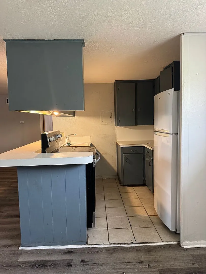 Updated 2-Bed, 2-Bath Duplex — Photo 3