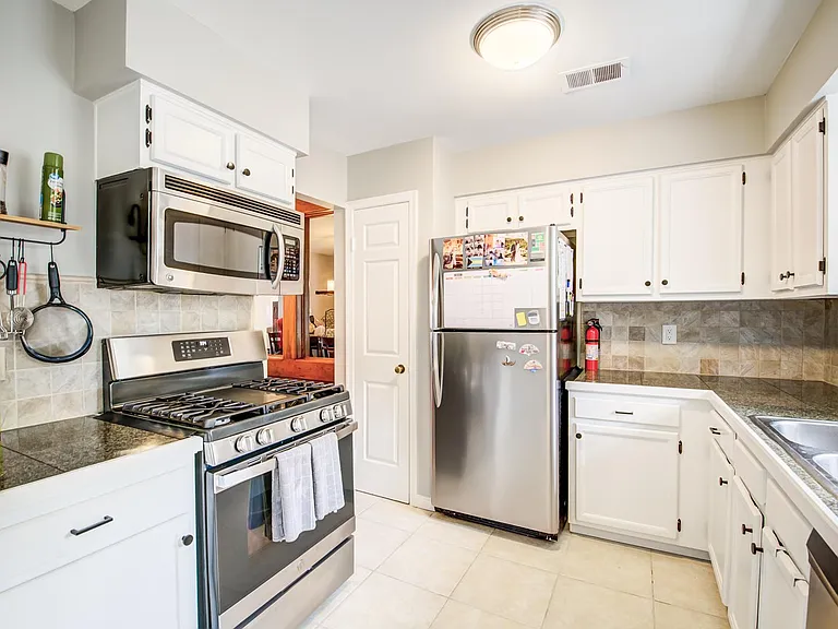 7112 Lake Cove Dr — Photo 19