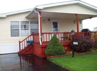 1325 Willowbrook Dr, Lockport, NY 14094