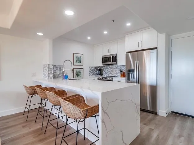 5726 La Jolla Blvd #201 — Photo 8