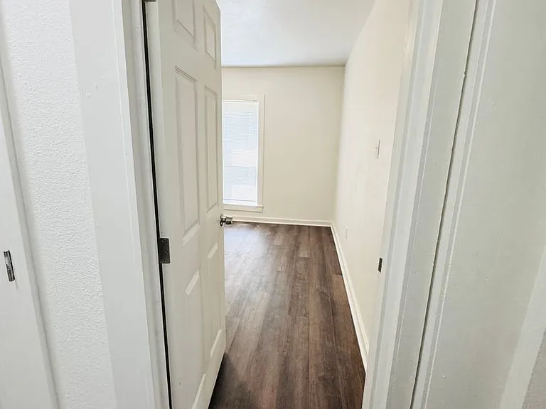 2127 N 71st Ave — Photo 11