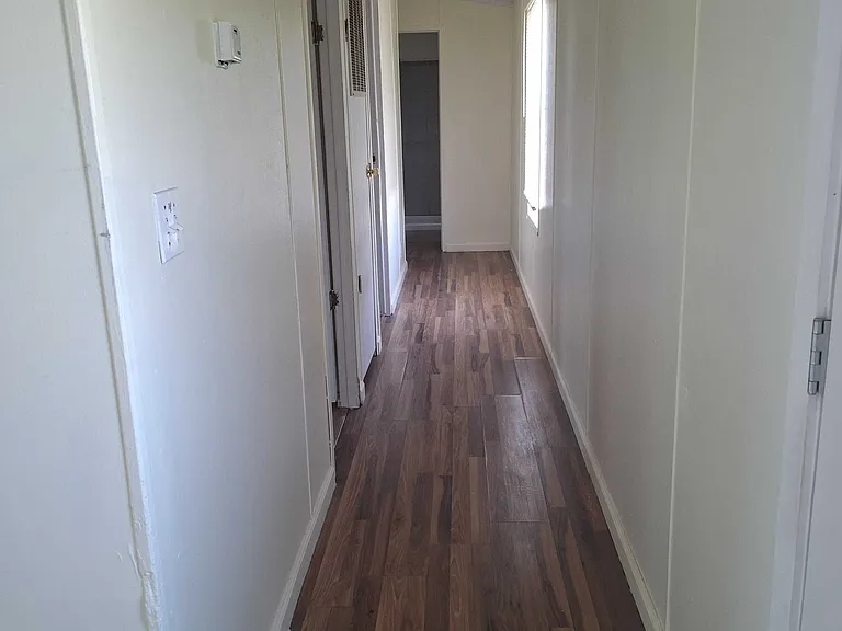 399 W Victory Ave — Photo 8