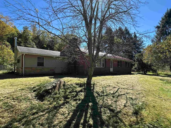 36 Apricot Dr, Rock Cave, WV 26234