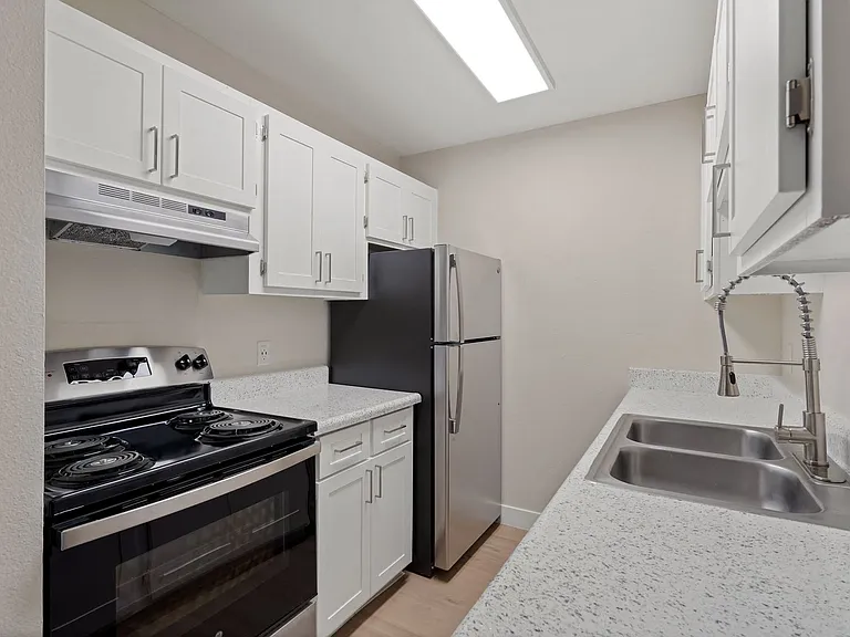 Verde Apartments — Photo 13
