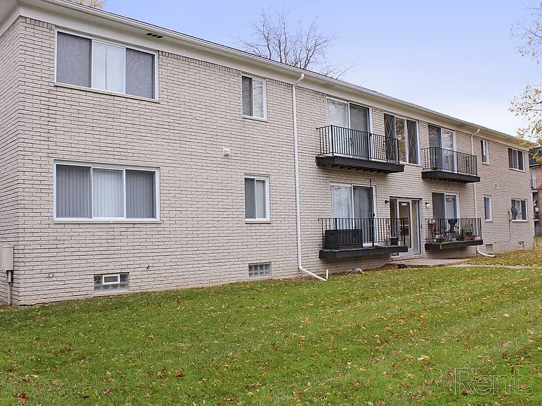 Pleasantview Manor Apartments — Photo 5
