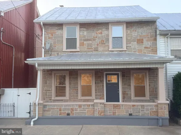 15 E Market St, Jonestown, PA 17038