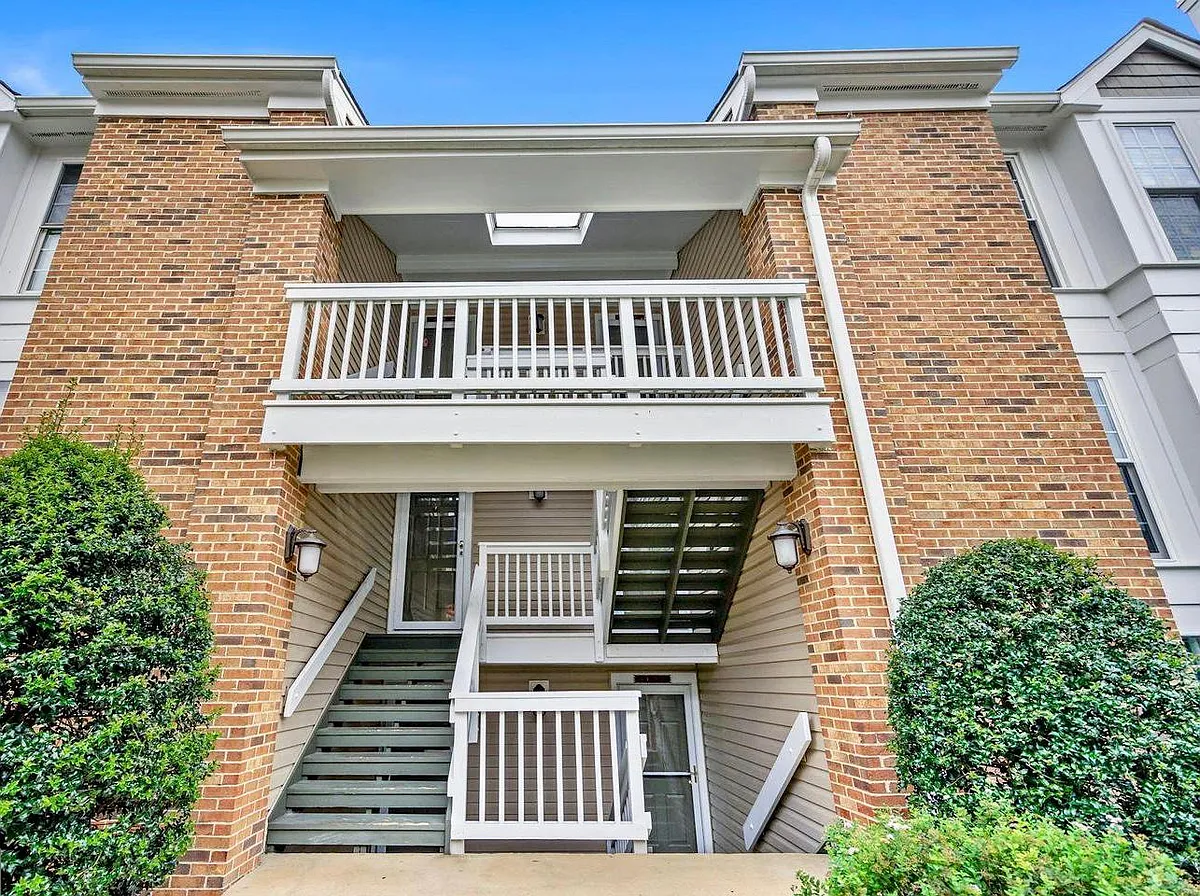 Building Photo - 2429 S Walter Reed Dr #F