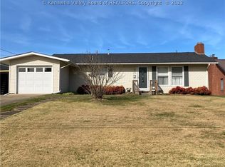 370 Highlawn Dr, Ripley, WV 25271