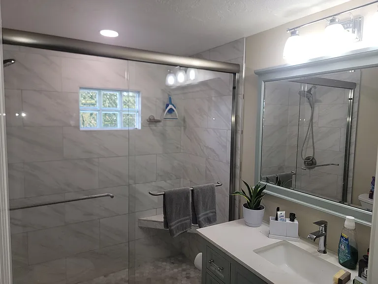 312 Crescent Ct E #1/2 — Photo 10
