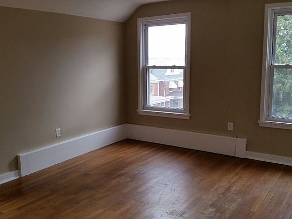 2nd image of 436 Walnut Ave