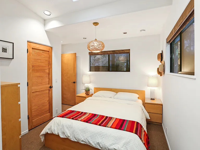 Queen Bedroom + premium mattress and linens