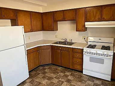 2nd image of 13302 Kingswood Dr
