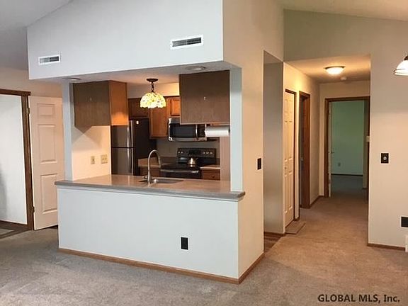 3rd image of 208 Burgoyne Dr