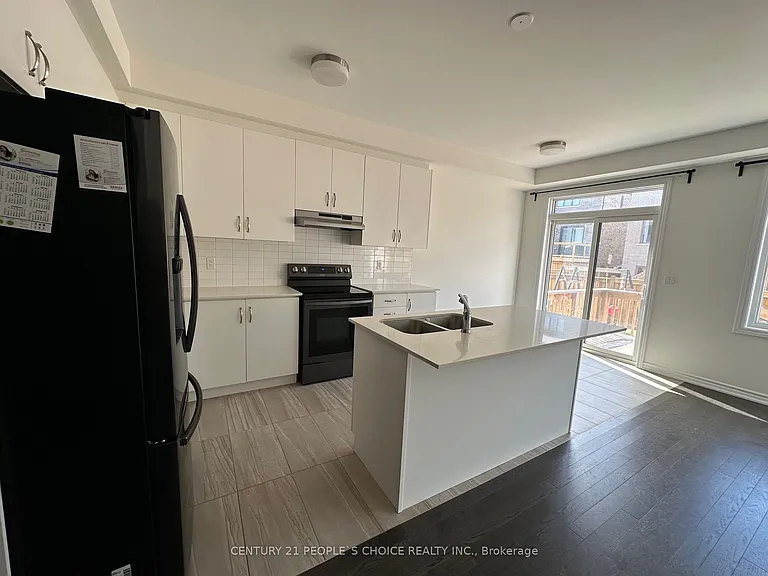 1471 Blackmore St — Photo 11