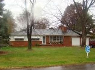 1221 Torpey Dr, Troy, MI 48083