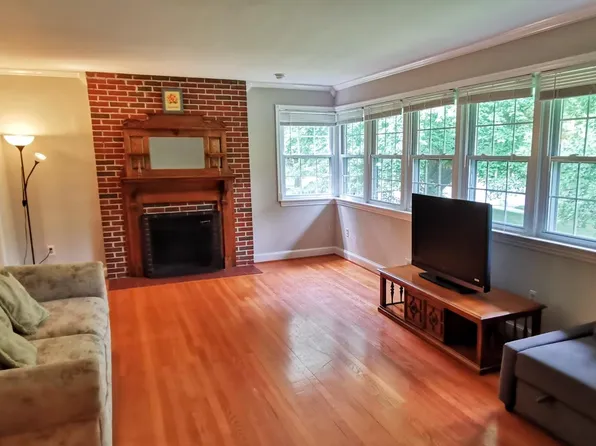 6801 Wells Pkwy, Hyattsville, MD 20782