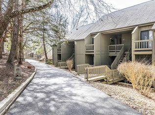 9010 S Pointe Ridge Ln, Bloomington, IN 47401