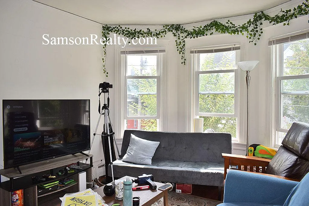 5 bed, $4,400 — Photo 2
