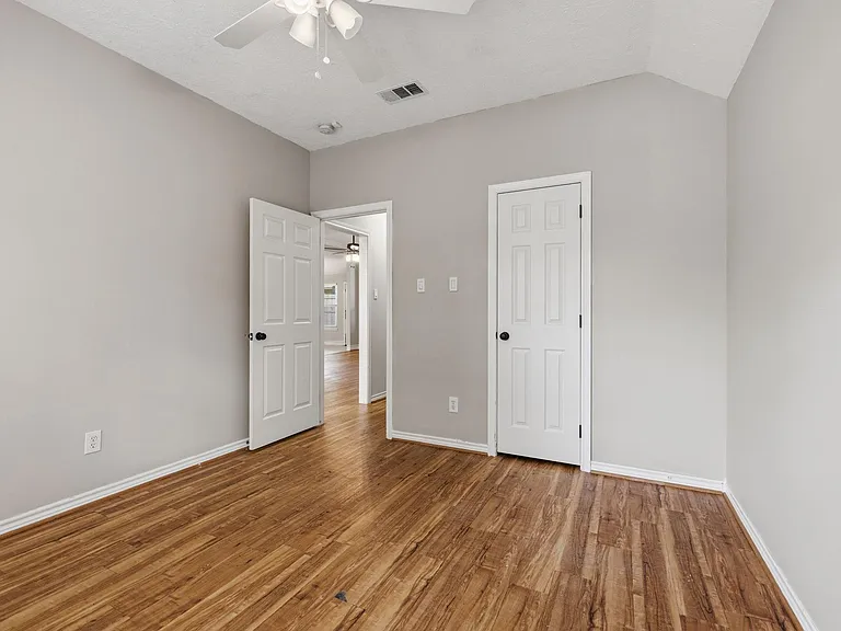909 Katie Ln — Photo 31