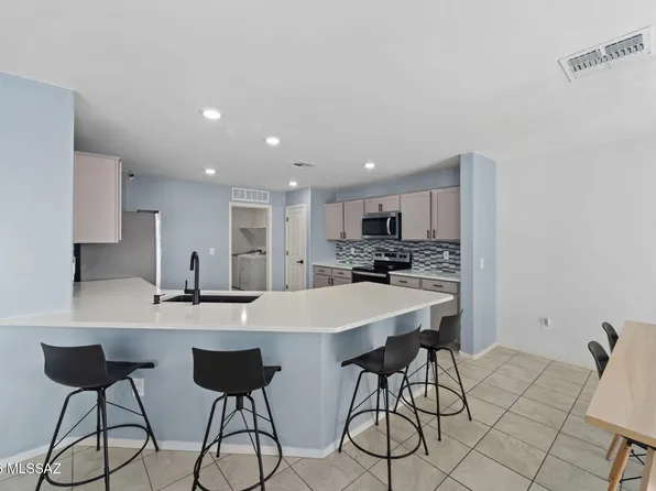 8018 S Golden Bell Dr, Tucson, AZ 85747