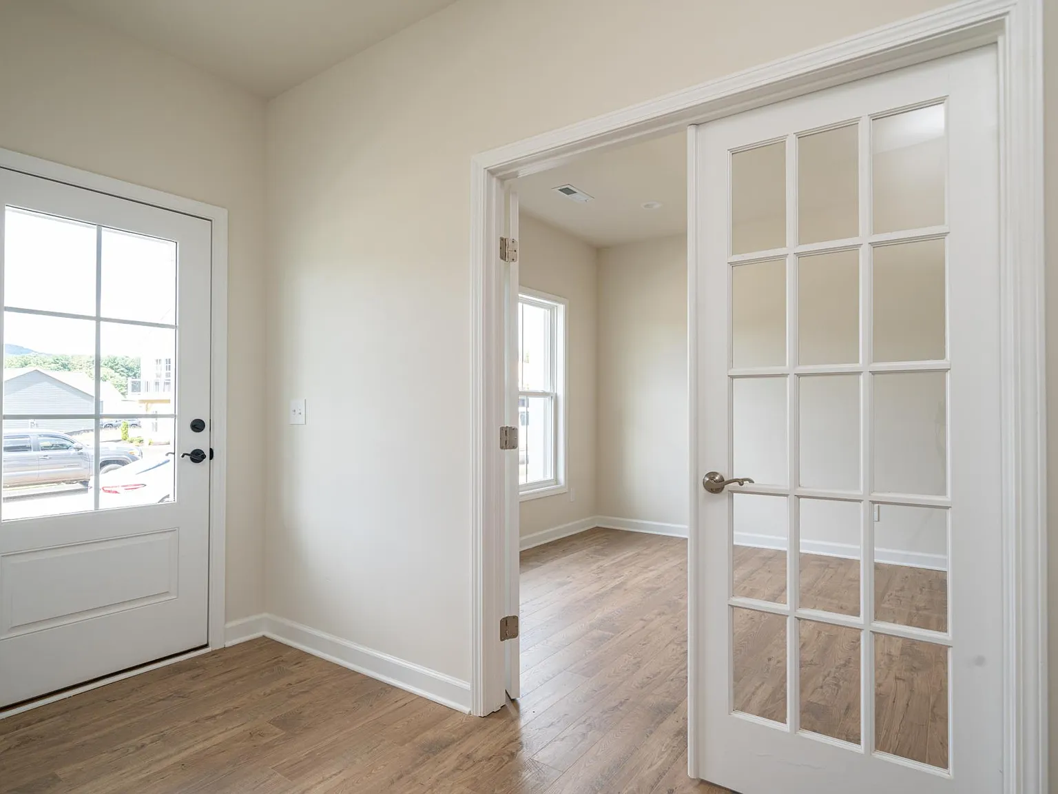 4 bed, 3.5 bath, 2070 sqft, $2,400 — Photo 3