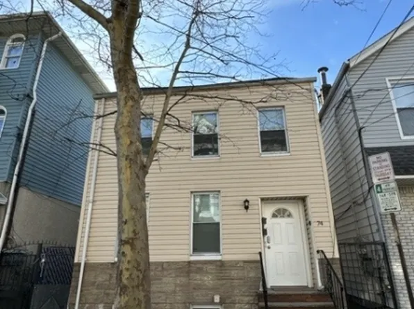 74 Elm St, Newark City, NJ 07105