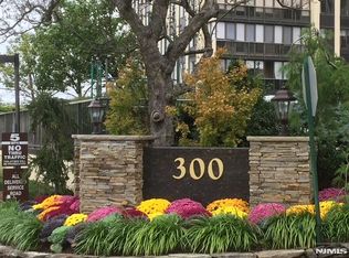 300 Winston Dr APT 2523, Cliffside Park, NJ