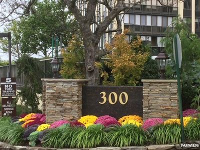 300 Winston Dr APT 809, Cliffside Park, NJ, 07010