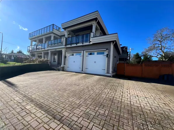 15689 Roper Ave, White Rock, BC V4B 2G9