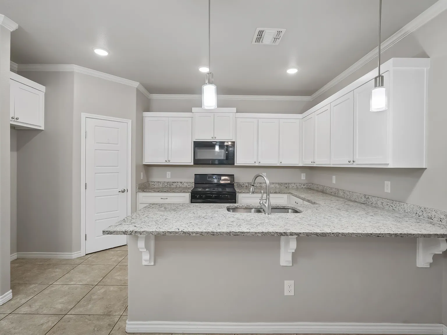 3 bed, 1540 sqft, $2,400 — Photo 1