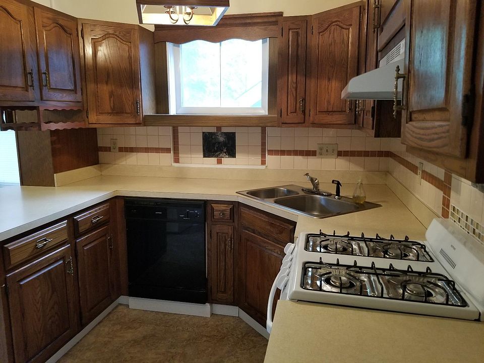 2nd image of 149 Brook St #2