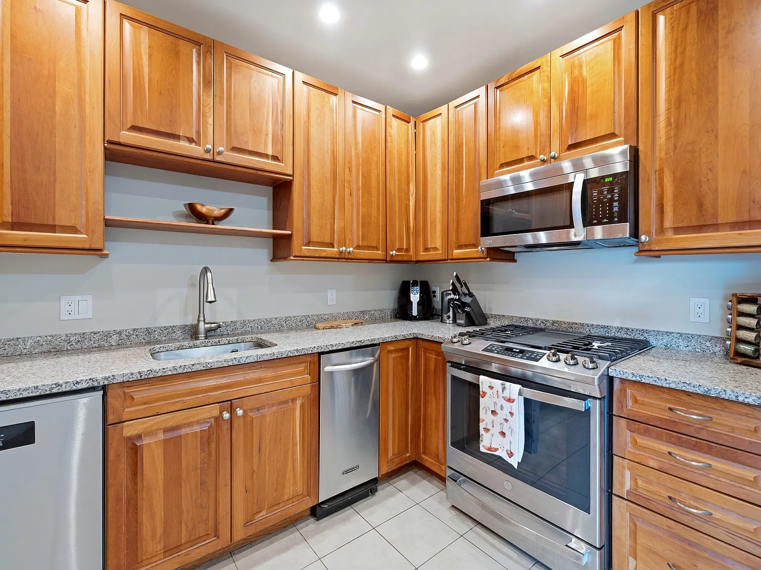 2 bed, 1117 sqft, $2,800 — Photo 4