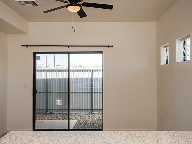 263 W Glenn St — Photo 11