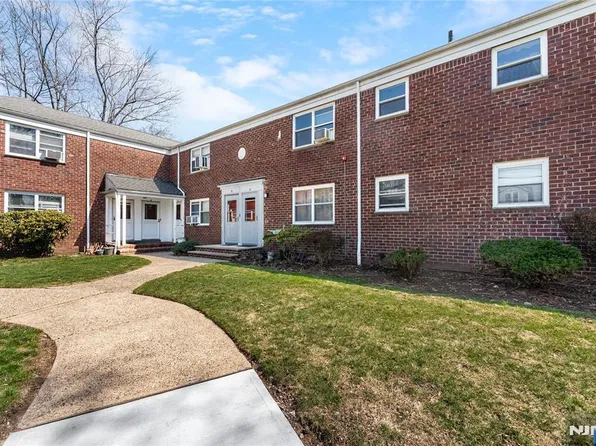 418 Esplanade APT 6, Hackensack, NJ 07601