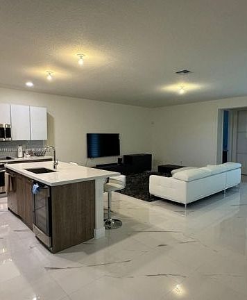 4th image of 10376 NW 76th Ter
