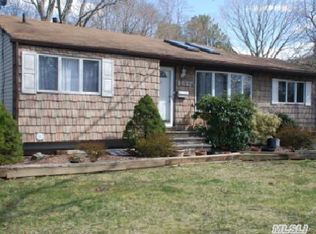 1627 N Gardiner Dr, Bay Shore, NY 11706