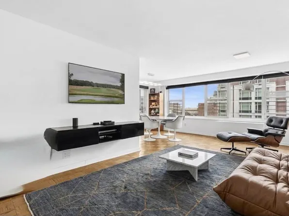 370 East 76th Street image 1 of 7