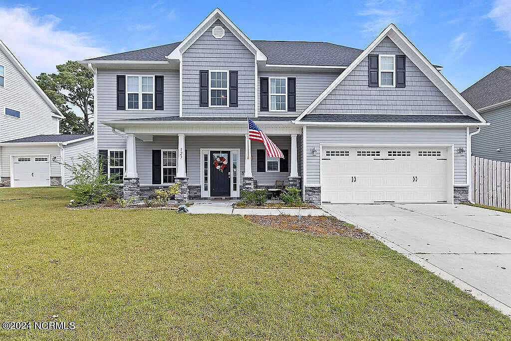 4 bed, 2.5 bath, 2401 sqft, $2,600 — Photo 1