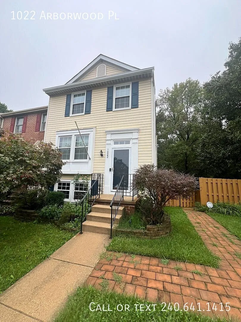 Lovely 3 Br/2.5 Ba Eog Townhome In Baltimore! — Photo 2