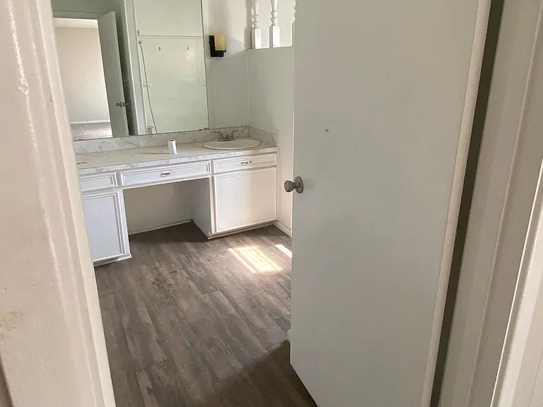 407 Terrace Cir — Photo 9