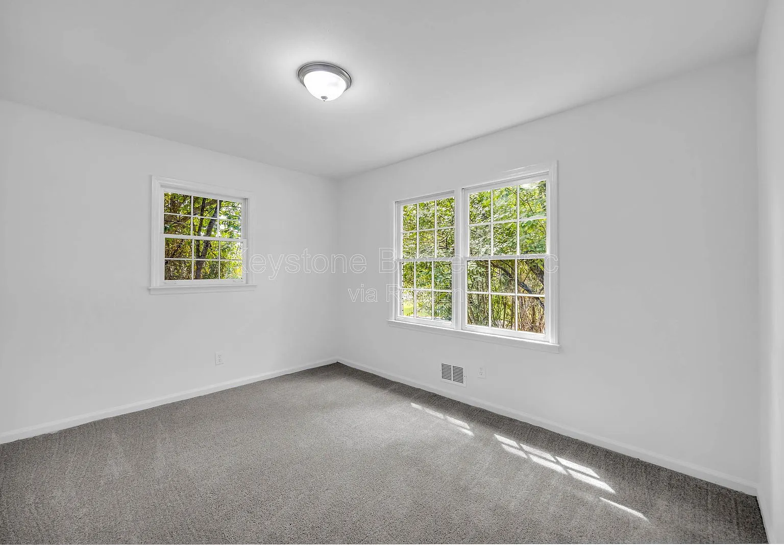 5 bed, 3.0 bath, $2,375 — Photo 2