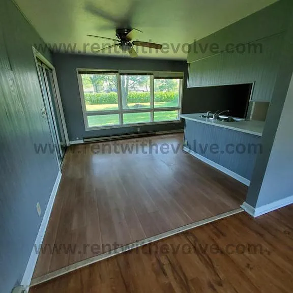 211 W Walnut St — Photo 8