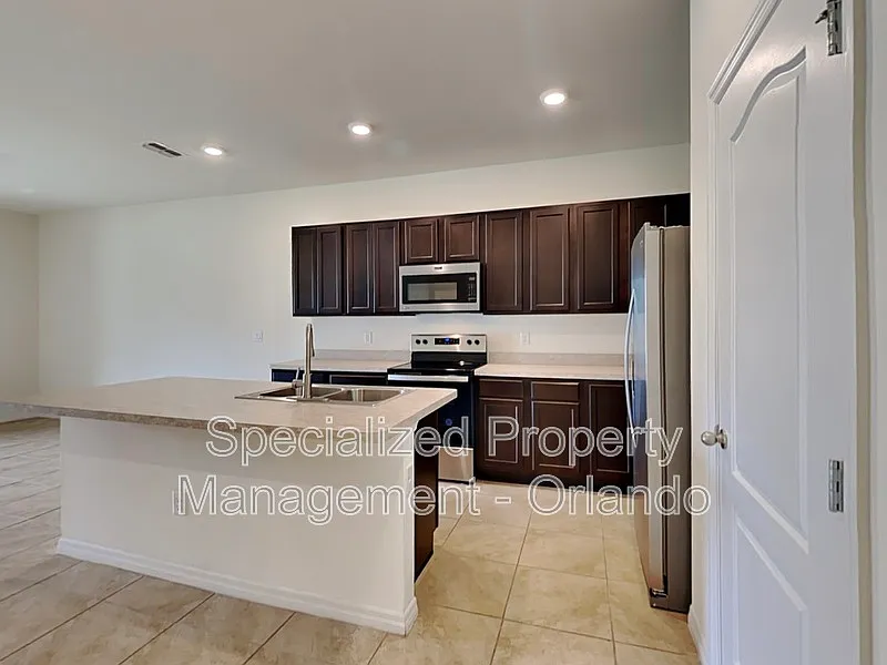 3 bed, 2.0 bath, 1673 sqft, $1,899 — Photo 4