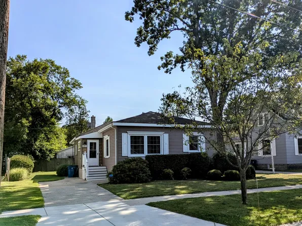 281 1st Ave, Manistee, MI 49660