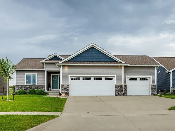 645 Mallard Point Dr NW, Bondurant, IA 50035