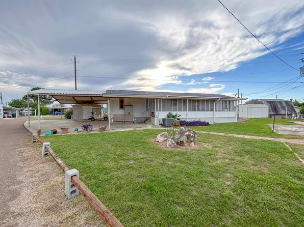 108 Blossum Blvd, Zapata, TX 78076