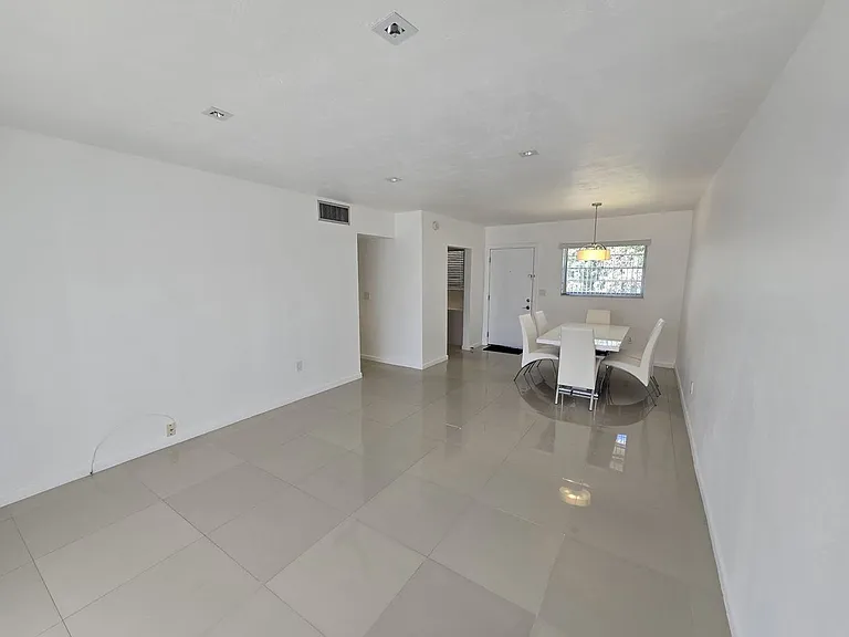 2800 NE 203rd St #24 — Photo 8
