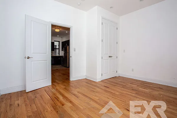 Rented by EXR | media 12