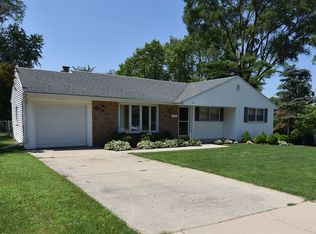 303 Ridge St, Algonquin, IL 60102