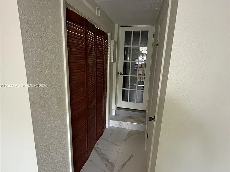 2424 SW 21st Ter #IN-LAW DETACHD — Photo 3